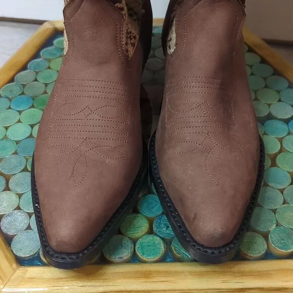 Size 7. Vintage cowboy boots