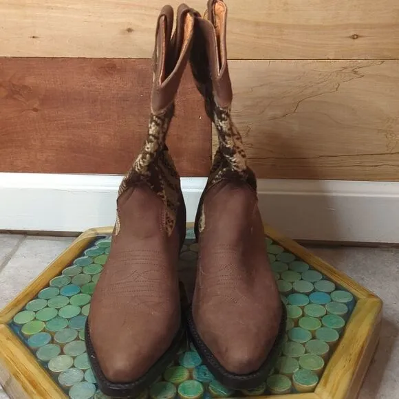 Size 7. Vintage cowboy boots