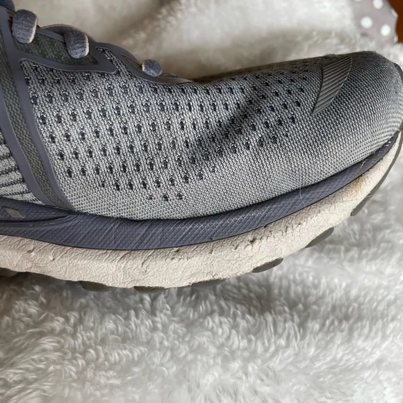 Size 9.5 Brooks Womens Adrenaline GTS 20 Gray and purple Running Shoes Sneakers