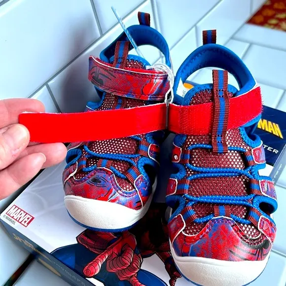 Spiderman Light Up Velcro Sneaker Sandals Toddler 9 new in box summer marvel.  K