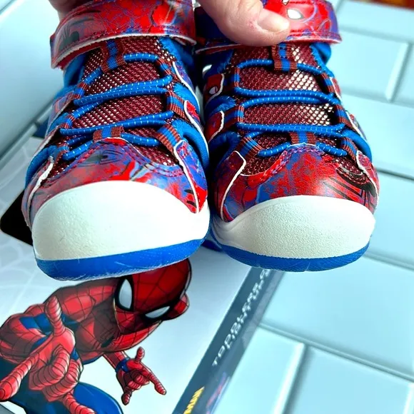 Spiderman Light Up Velcro Sneaker Sandals Toddler 9 new in box summer marvel.  K