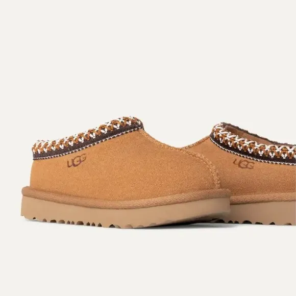 Tasman Il Slipper kids Color: Chestnut size 8 unisex, gently used .
