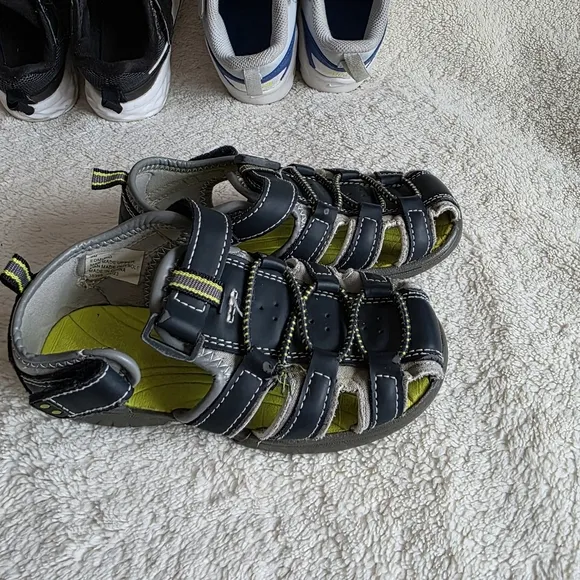 Toddler boy Nike sneakers EdEddie Bauer Edmund Closed Toe sandals bundle, size 9