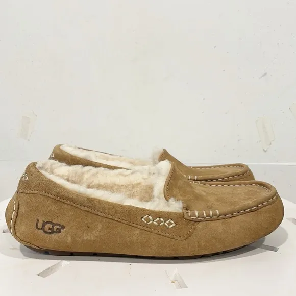 Ugg Genuine Suede Womens Sz 8 Ansley slippers Loafers Tan