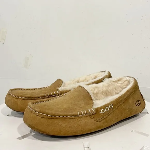 Ugg Genuine Suede Womens Sz 8 Ansley slippers Loafers Tan