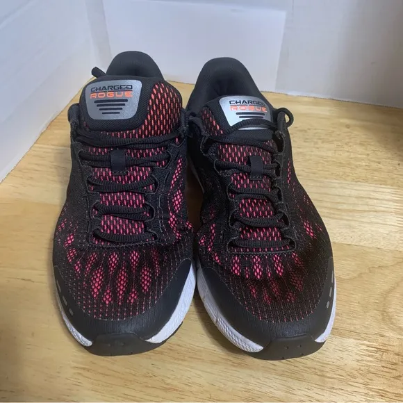 Under Armour Mens Charged Rogue Black Red White Sneakers  Size 10‎