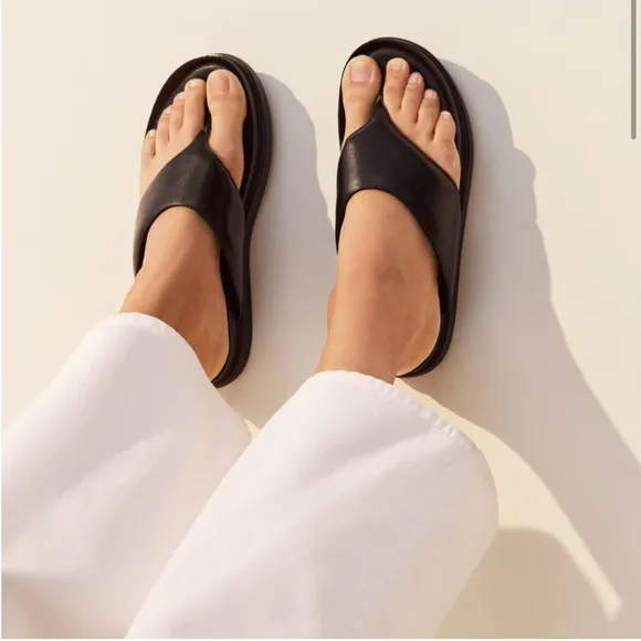 Vagabond Erin Thong Sandals Black Leather Size 11 Minimalist