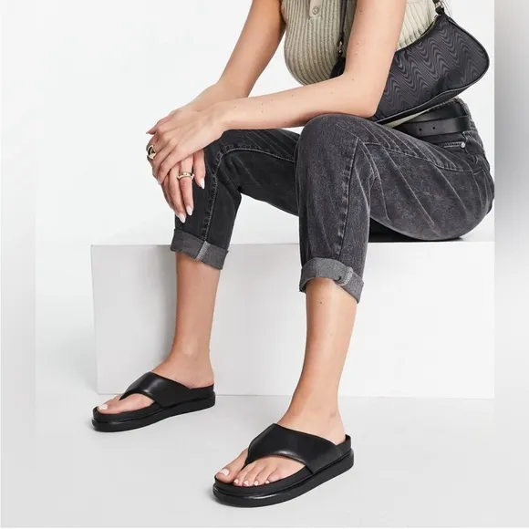 Vagabond Erin Thong Sandals Black Leather Size 11 Minimalist