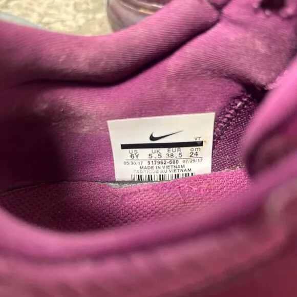 Violet Purple Nike Air Vapormax Running Sneakers Low Tops Kids Size 6Y (24cm)